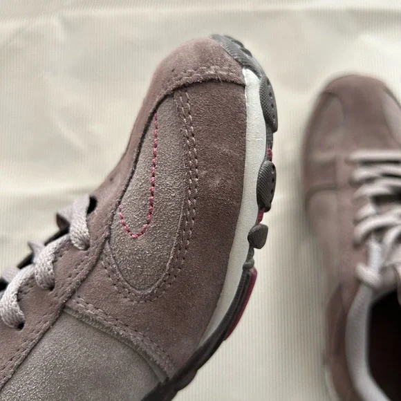 Merrell Hiking Shoes - Picture 4 of 4